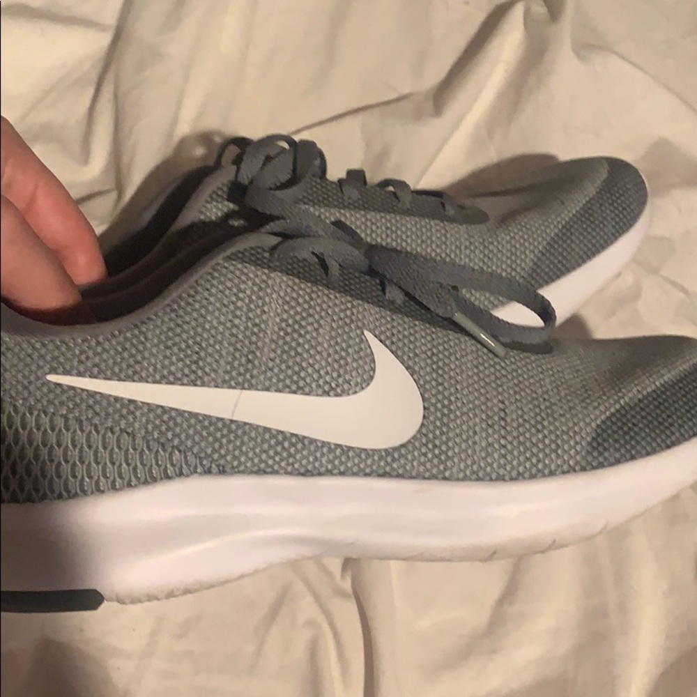 Women Nike’s grey running shoes size 8!